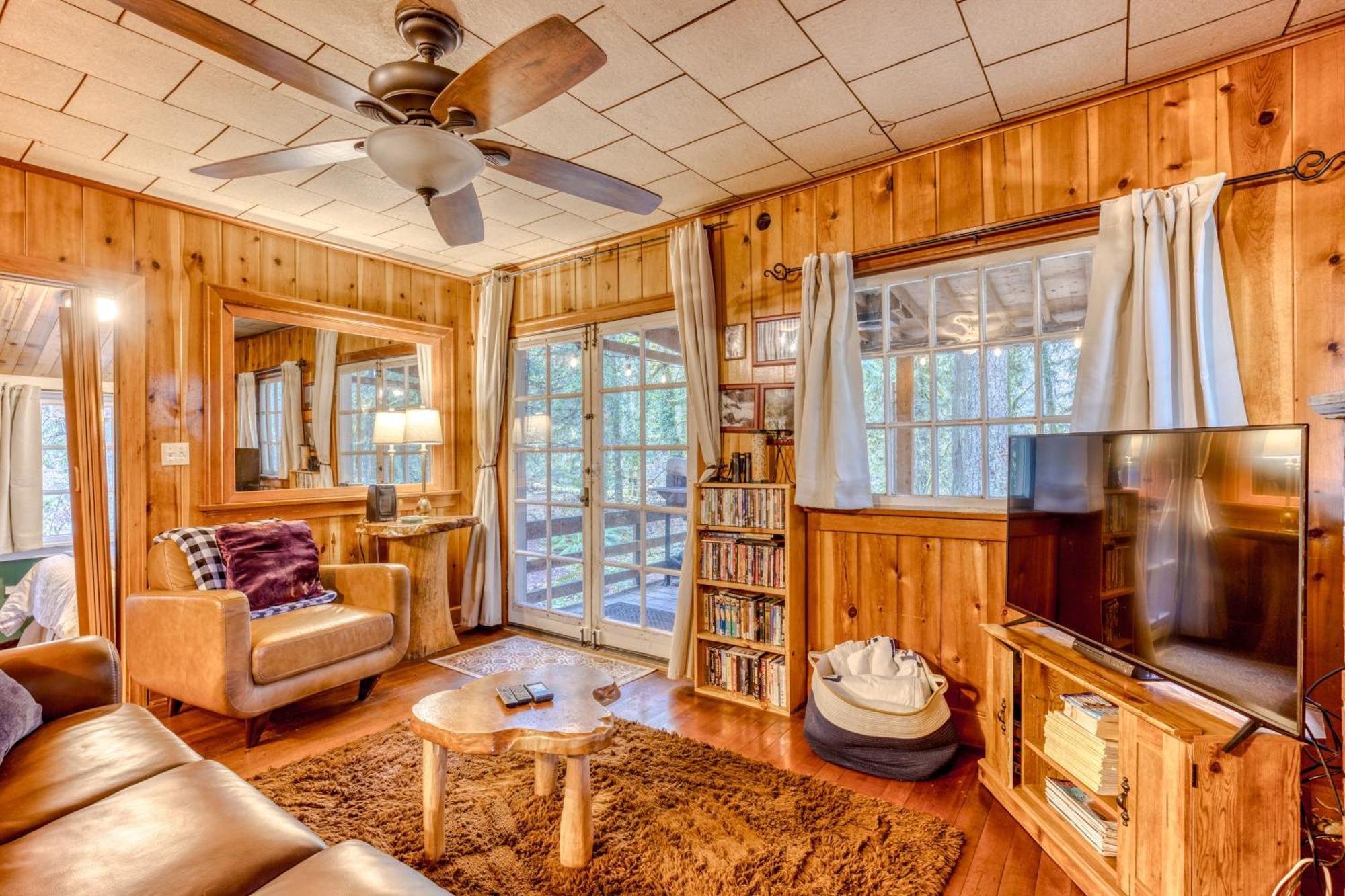 The Cedars Cabin Welches Buitenkant foto