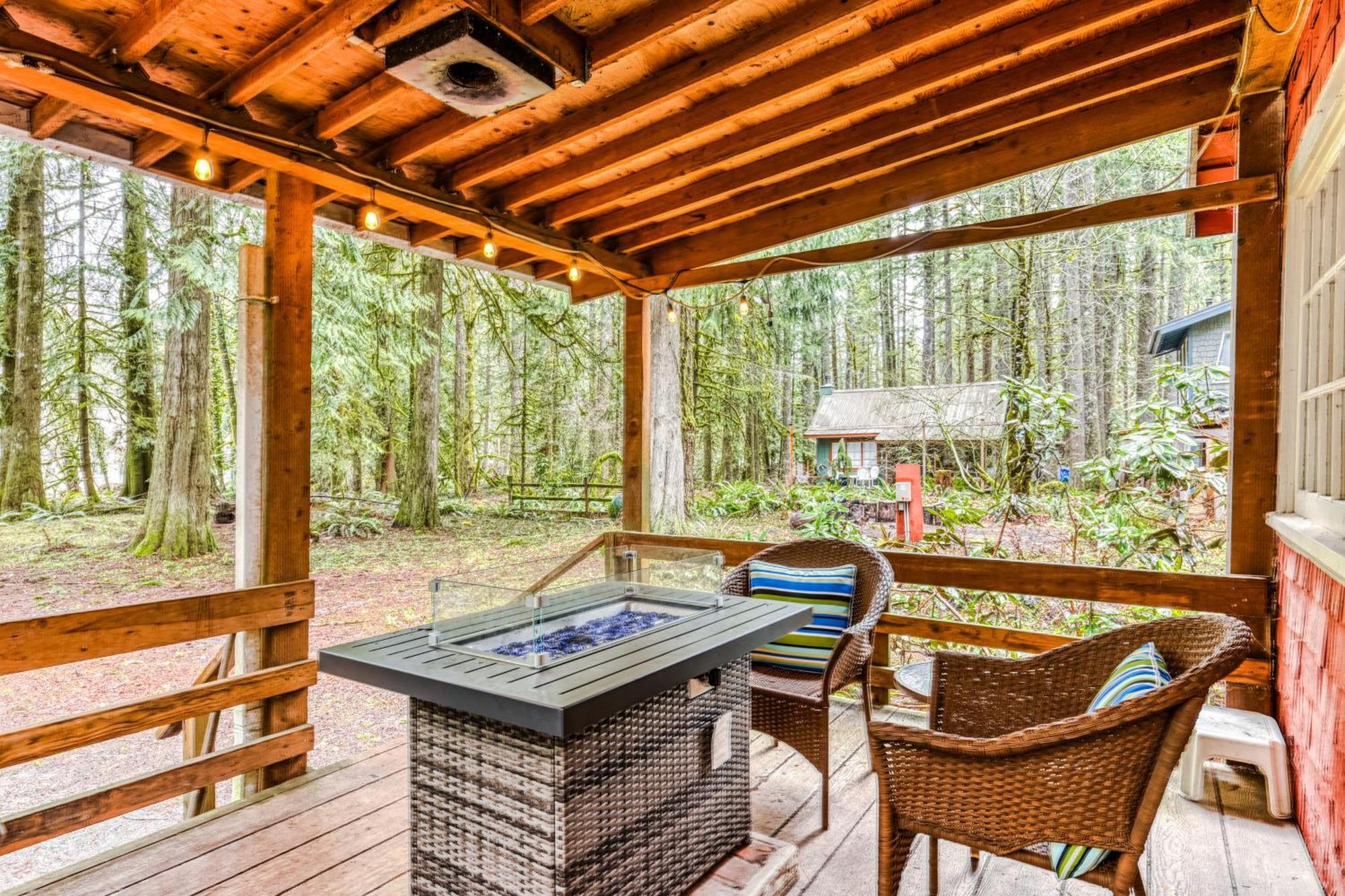 The Cedars Cabin Welches Buitenkant foto